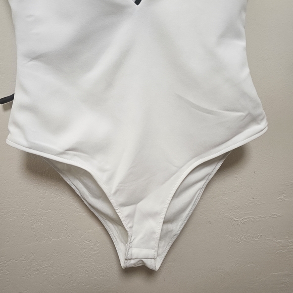 NWT Zara White and Green Bodysuit with V-Neck and Athletic Cut. - Picture 5 of 11